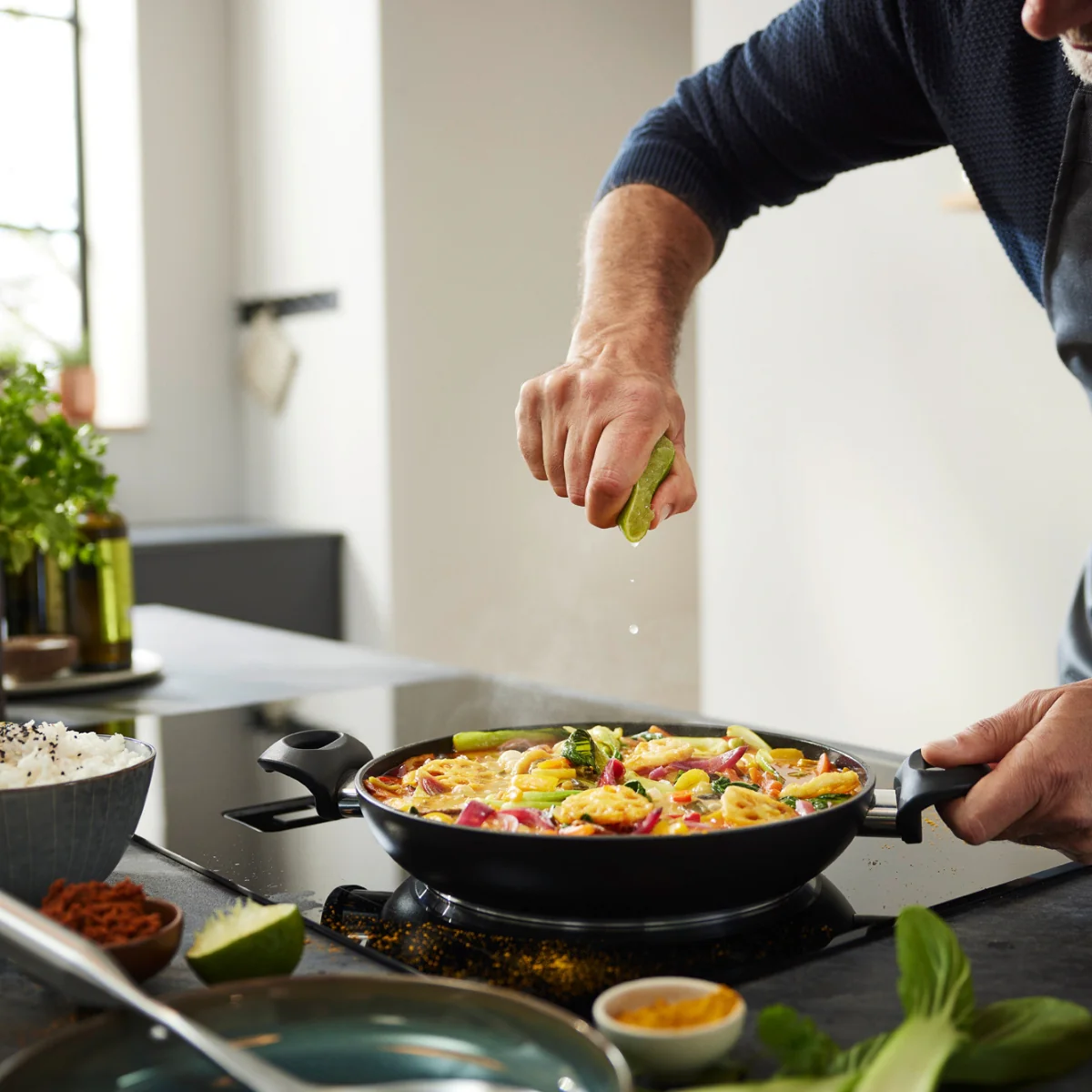 Fissler Essential® Serving Pan 11 Inch - Image 4