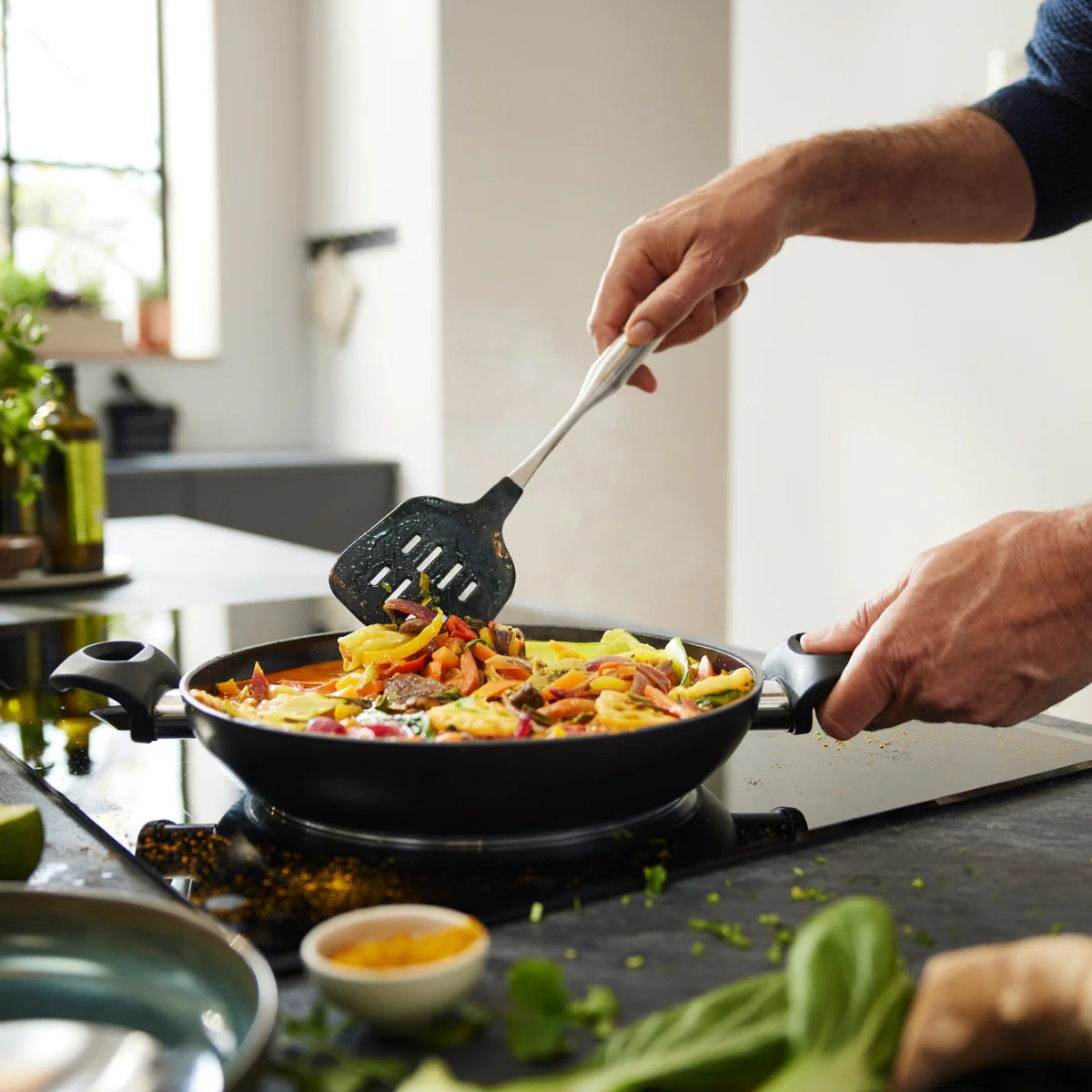 Fissler Essential® Serving Pan 11 Inch - Image 7